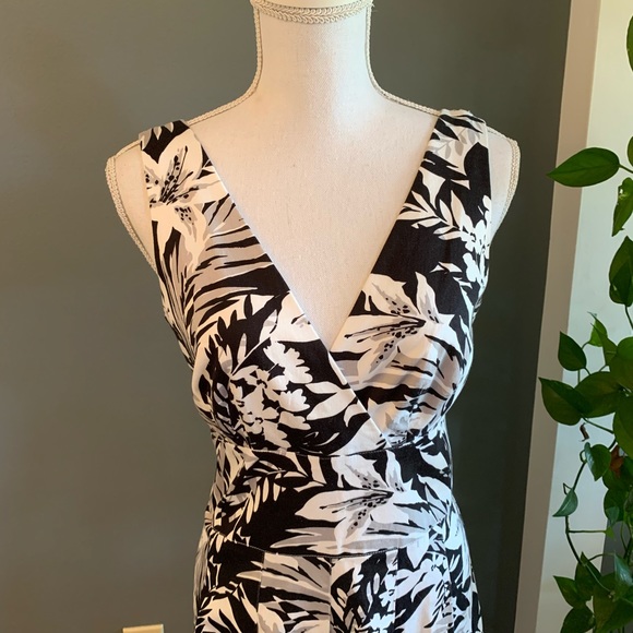 White House Black Market Dress~Size 4 - Picture 2 of 5